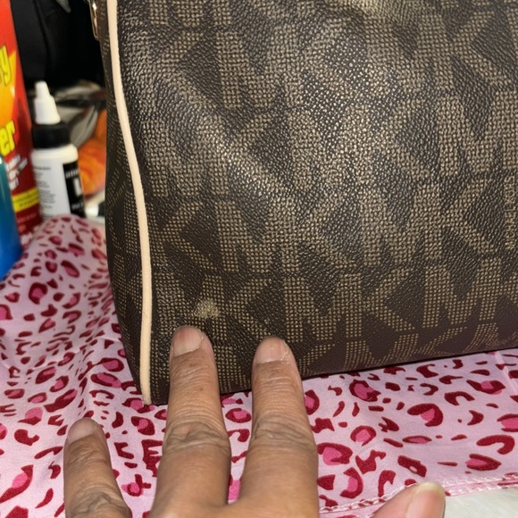 EUC MK hand bag. Can be a crossbody with a long strap. Long strap not included. - Picture 3 of 16